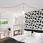 V-Hotel Отель