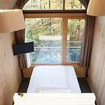 V-Hotel