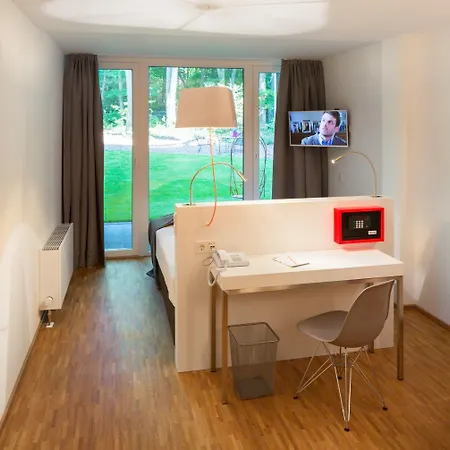 V-hotel מלון