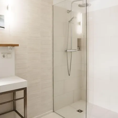 V-hotel Hotel