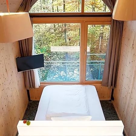 מלון V-hotel 4*