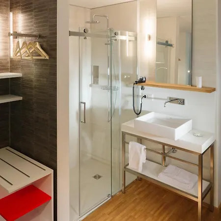 V-hotel 4* בון